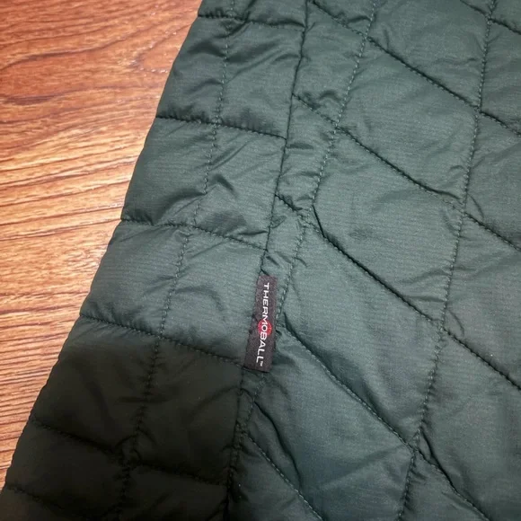 The North Face Women's Dark Green Puffer Jacket - Picture 6 of 6